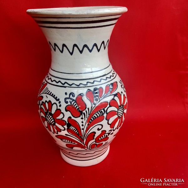 Corundum ceramic red, white, black vase