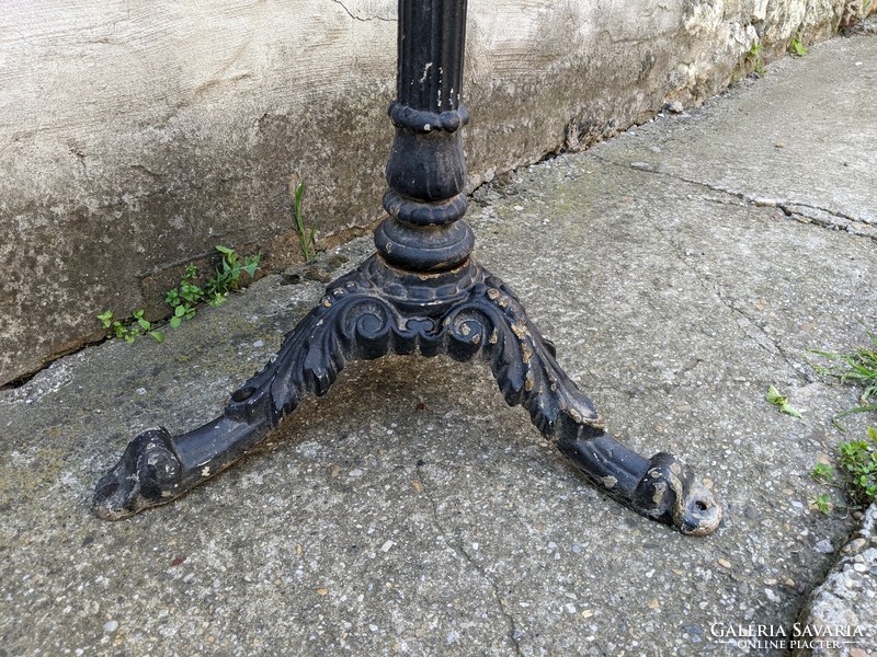 Cast iron stand / table