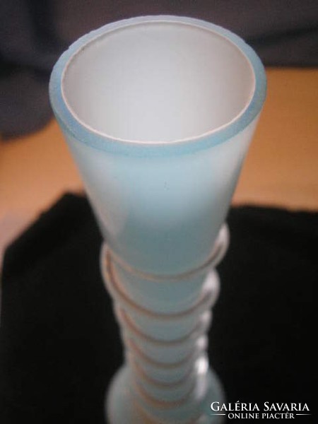 Hatalmas Muránói Gyönyörű, ívelt  dupla rétegelt váza +csavart rátéttel 30 cm eladó