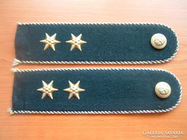 First Lieutenant Mh shoulder strap sewn in (dark green attaché?) #