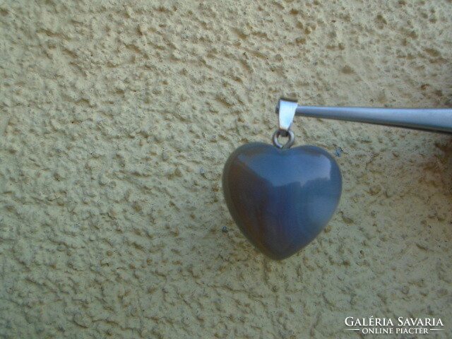 Beautifully crafted aventurine precious stone heart with a very serious carat of 97 ct