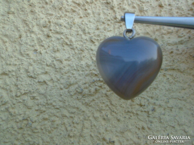 Beautifully crafted aventurine precious stone heart with a very serious carat of 97 ct