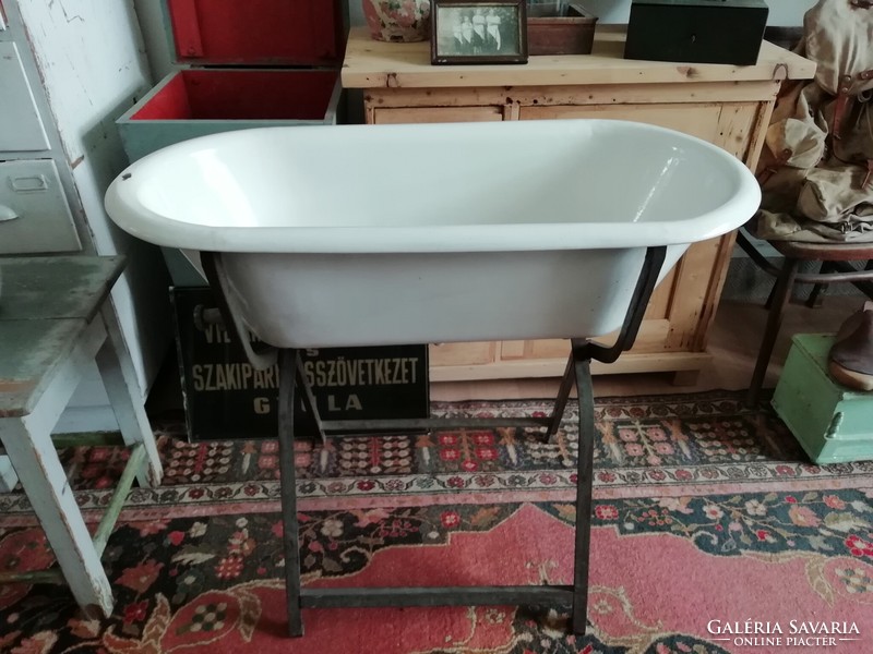 Children's bathtub, enameled baby bathtub from the middle of the 20th century, usable bathtub
