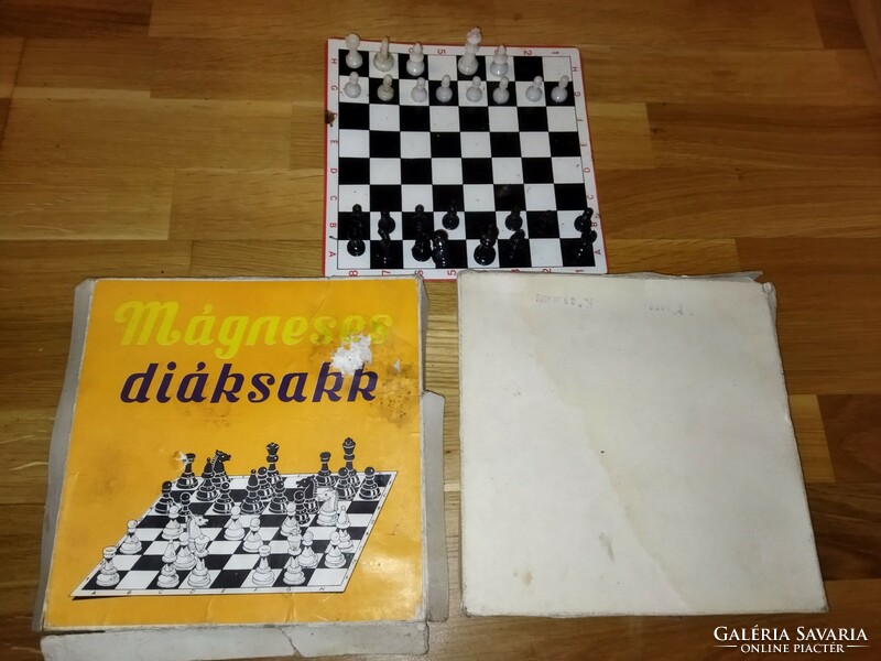 Retro magnetic chess student chess