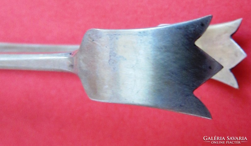 Régi ezüst körmös cukorfogó, csipesz, jelzett, 25,8 gr, hossza 11 cm
