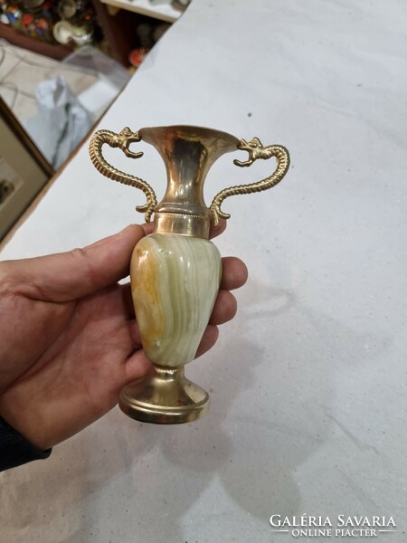 Vase with onyx insert