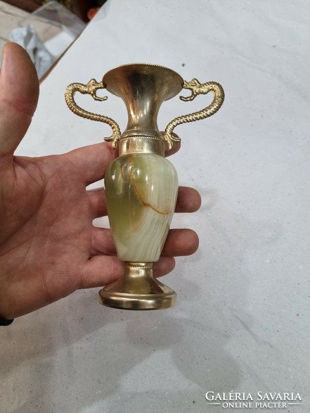 Vase with onyx insert