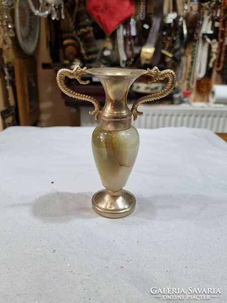 Vase with onyx insert