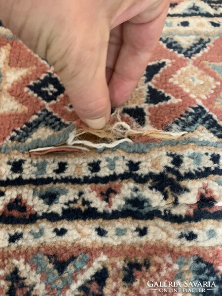 Gyönyörű sűrű mintájú szép színvilágú török szőnyeg