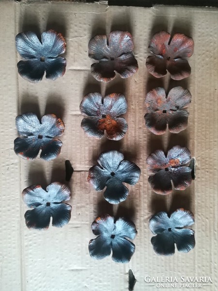 Cast iron flower petal 45 pieces