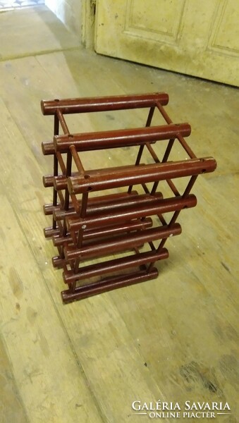 Retro painted wooden wine rack, stand with 8 wine bottles, bottle can be placed on it,