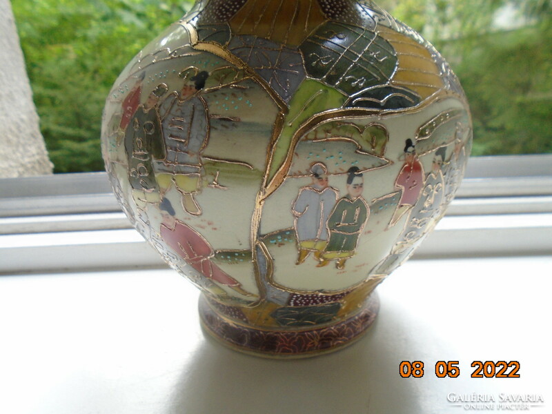 Hand-painted multi-person, panoramic, convex gold enamel with contours, oriental satsuma vase with lid