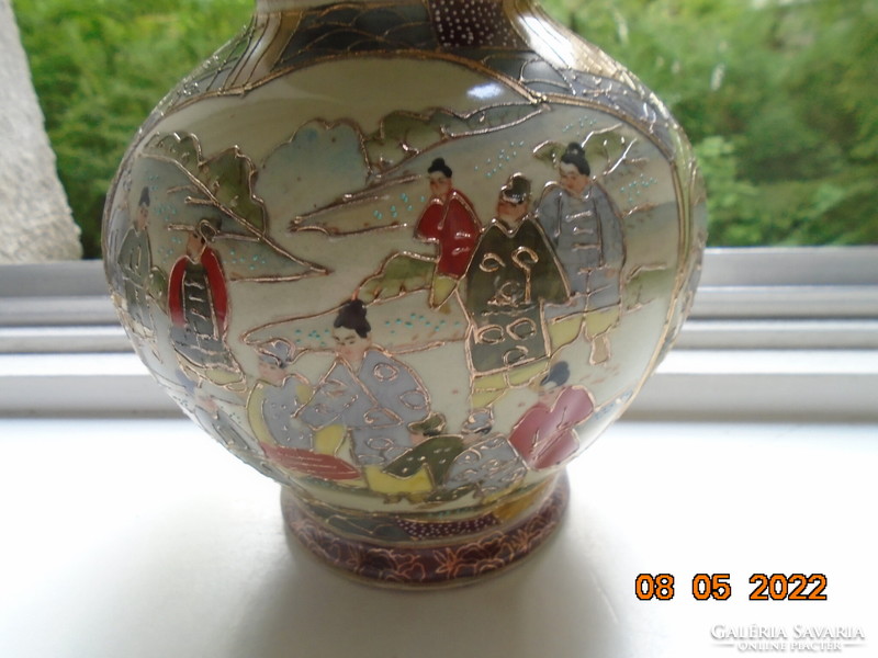 Hand-painted multi-person, panoramic, convex gold enamel with contours, oriental satsuma vase with lid