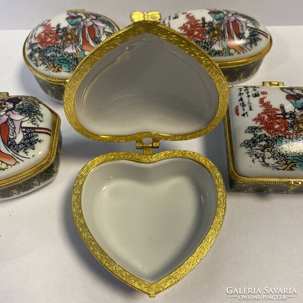 Porcelain boxes with Chinese pattern