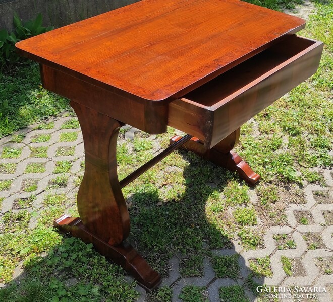 Antik különleges Biedermeier íróasztal 1800-as évek.különleges furnér !