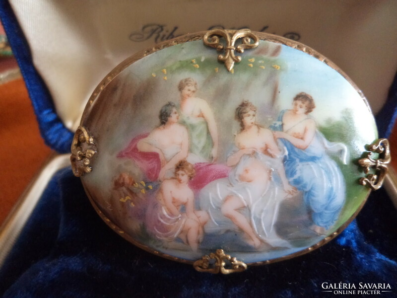 Hand painted - antique porcelain brooch miniature