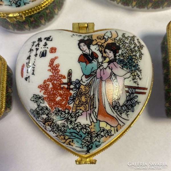 Porcelain boxes with Chinese pattern