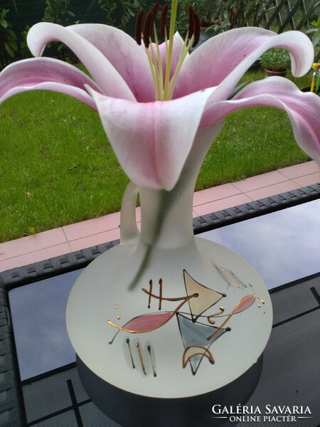 Kézi festésű matt tej üveg jellegű füles iparművész váza