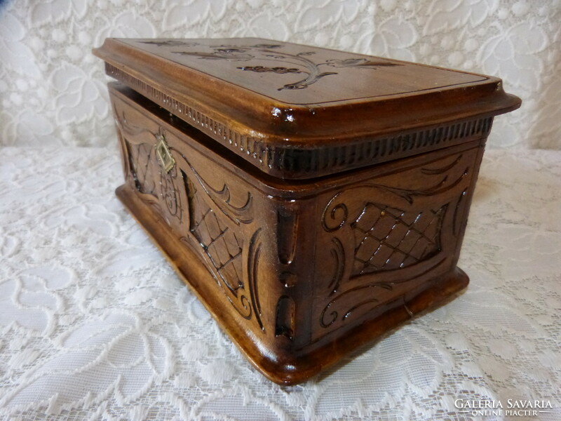 Baroque stil small box, chest.