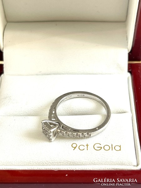 Exkluzív 9k  fehér arany -gyémánt Brill gyűrű kb 0,7-0,8 Ct Gigantikus luxus