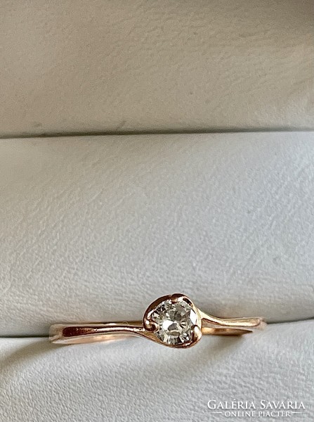 0.25 Ct Diamond Ring in 14k Gold - Modern - Brilliant Wesselton!