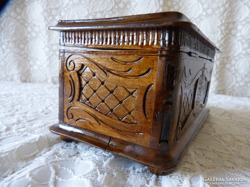 Baroque stil small box, chest.