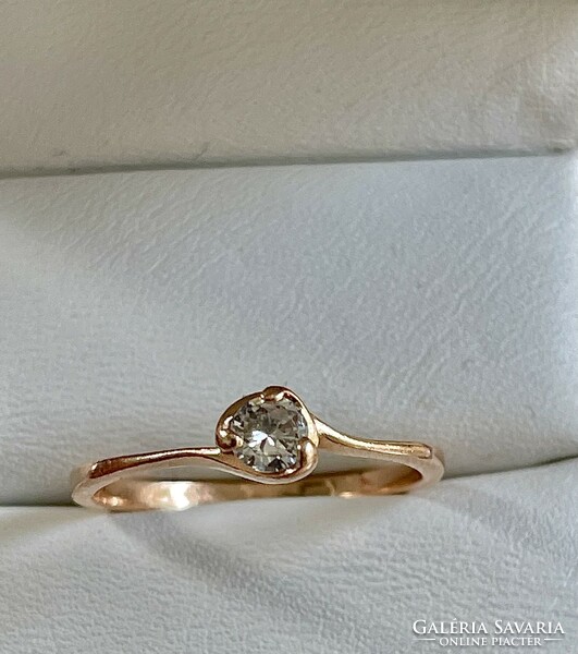 0.25 Ct Diamond Ring in 14k Gold - Modern - Brilliant Wesselton!