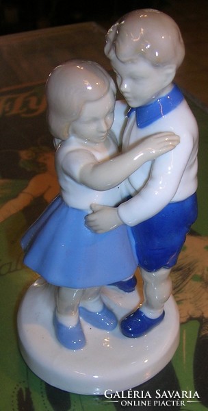 RETRO  JELZETT PORCELÁN FIGURA TÁNCOLÓ GYEREKPÁR