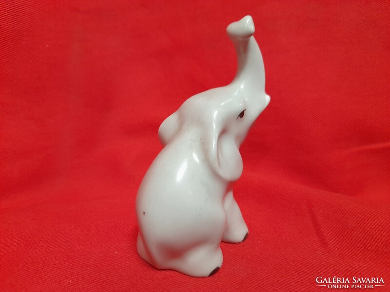 Régi Ritka Hollóháza Szerencsét Hozó Ülő Elefánt Porcelán Figura. 8.5 cm.