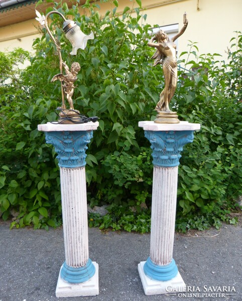 2 pedestals, sculpture holder, stand.