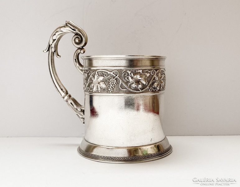 Díszes orosz ezüst teáspohár.