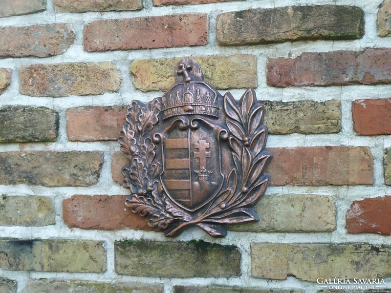 Hungarian coat of arms with wreath