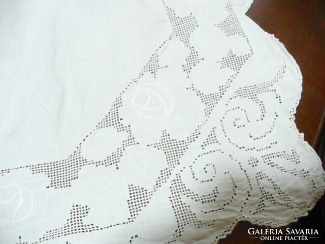 Toledo and embroidered white tablecloth