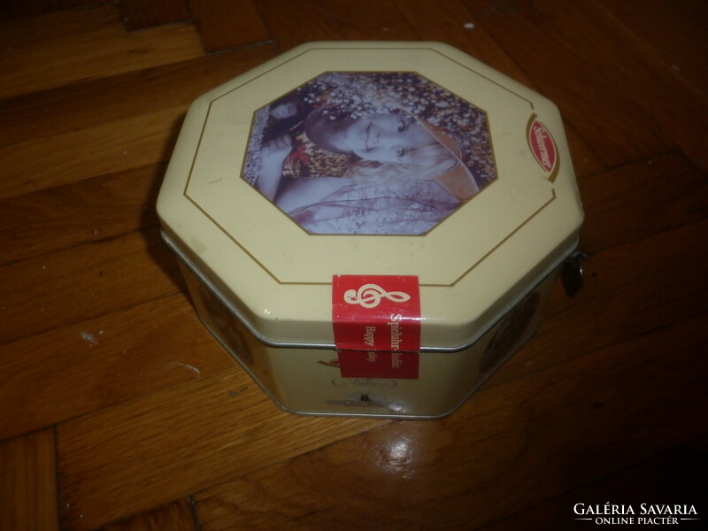 Pick-up music box with dessert metal box
