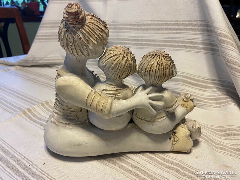 Eva Kovács ceramic statue: mother with children 24x20 cm