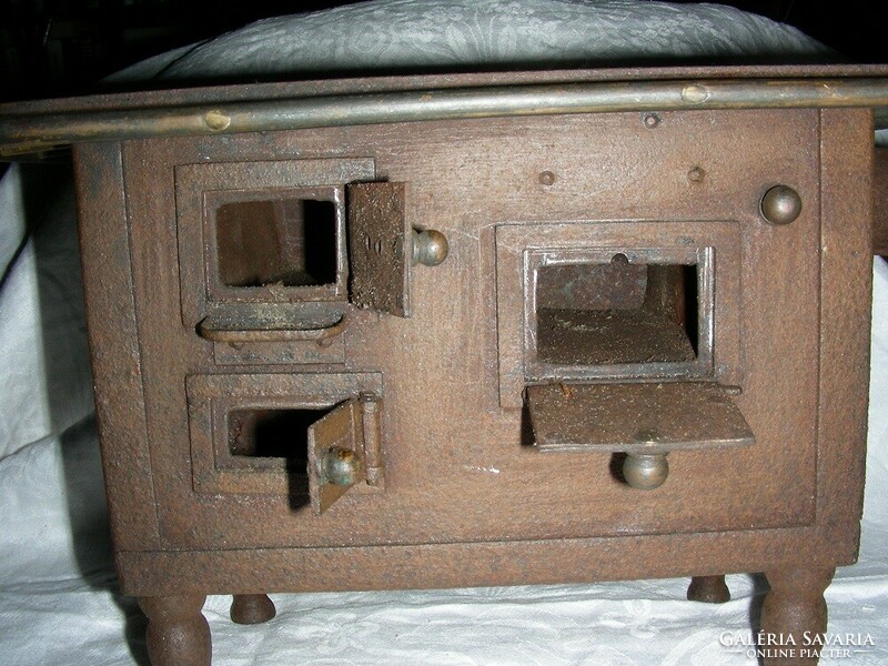 Antique baby stove / slightly parceled exam work