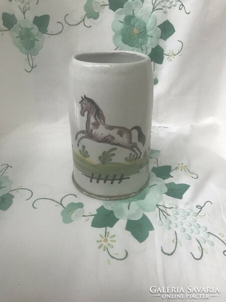 Antik  kézifestett  lóval díszített sörös  kerámia mázazott kupa