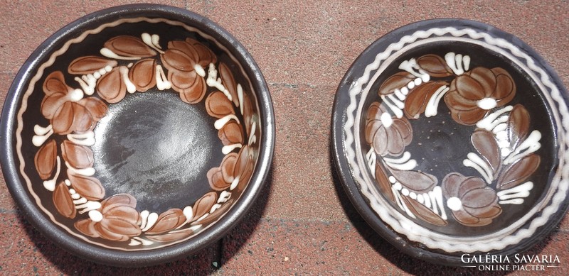 Hódmezővásárhely handicraft ceramic tableware pair and ashtray