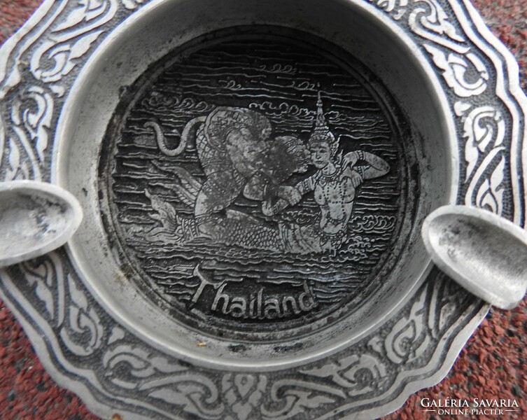 Antik thaiföldi fém hamutál mítikus jelenettel