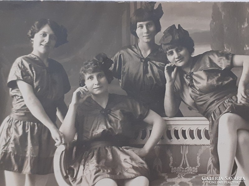 Régi női fotó vintage csoportkép hölgyek fénykép