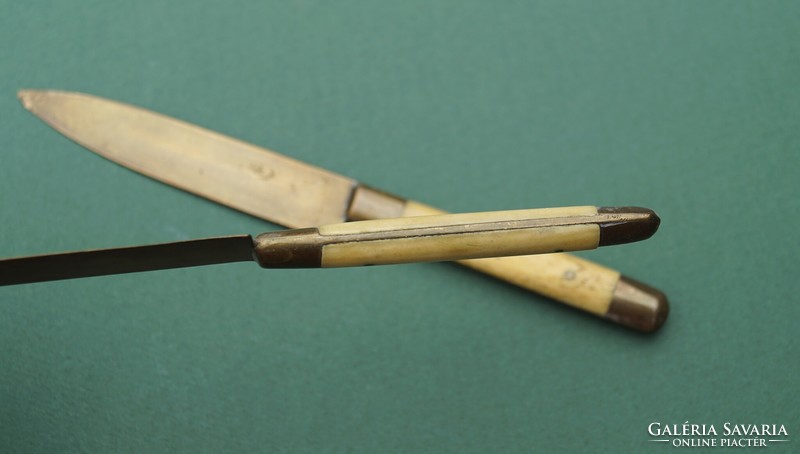 Antik osztrák monarchiabeli csontnyelű réz kés 2 db együtt jelzett