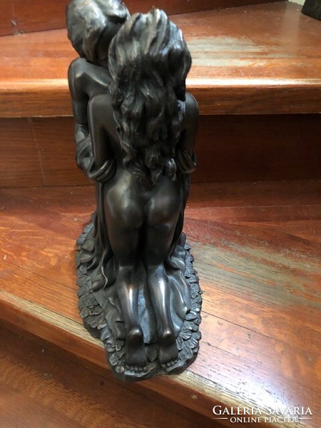 Bronz szobor, szerelmespár, 30 x 24 cm-es nagyságú alkotás. Le Nantec