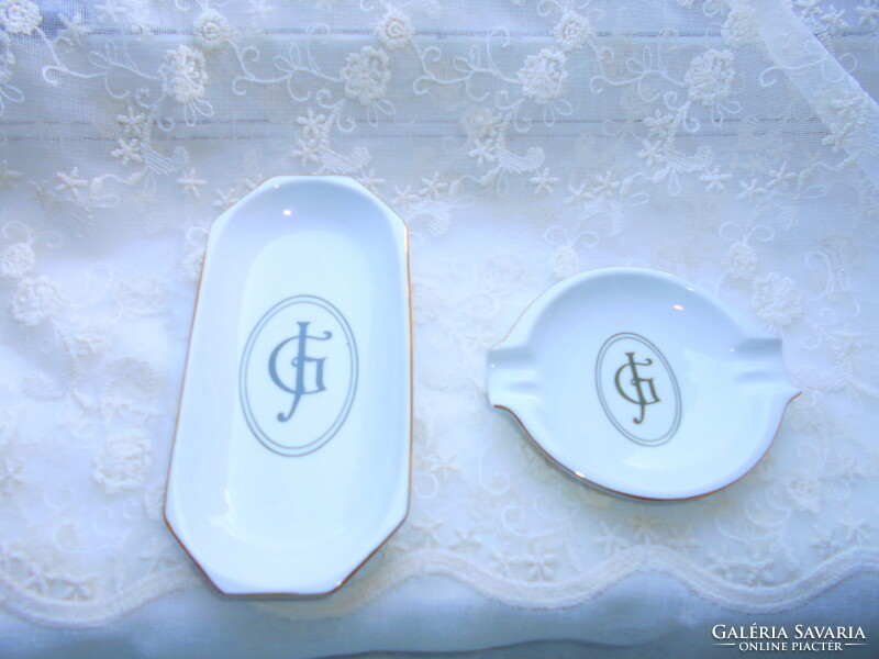 2 db Hollóházi porcelán egyedi  monogrammal (Grand hotel?)  3400 Ft /db