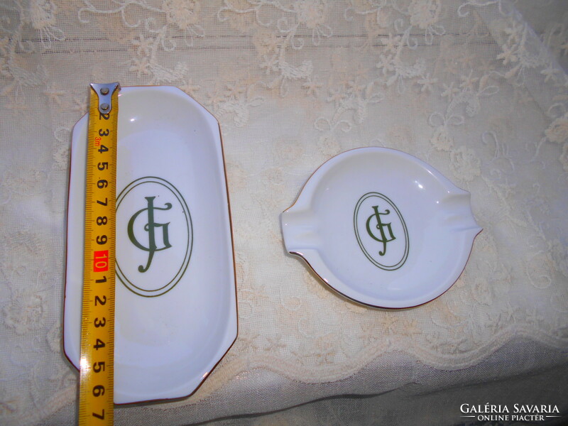 2 db Hollóházi porcelán egyedi  monogrammal (Grand hotel?)  3400 Ft /db