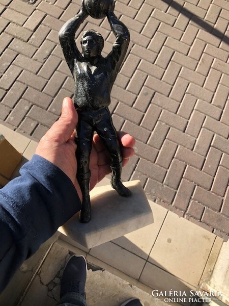 Soccer player metal statue, 26 cm high, for collectors.
