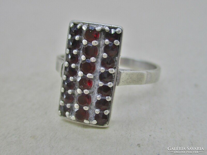 Beautiful old silver ring with garnet