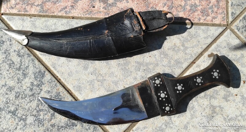 Old dagger, showy piece with inlaid handle, in leather case!
