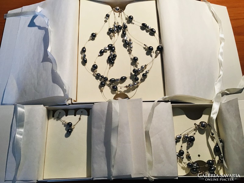 Swarovski modern jewelry set (necklace, bracelet, earrings) gray / silver