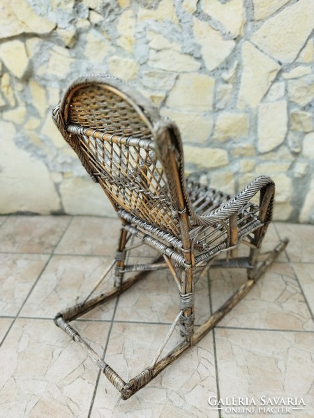 Antik fonott vessző gyerek hintaszék fotel