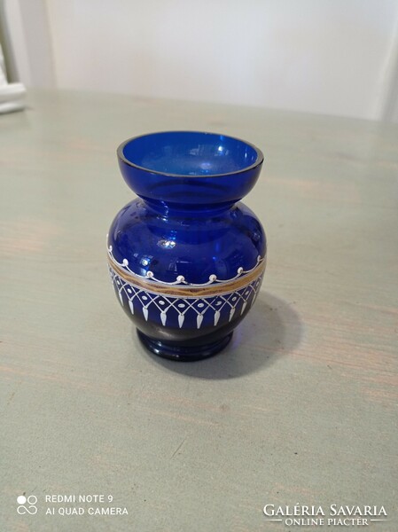 Tiny violet vase in Parad